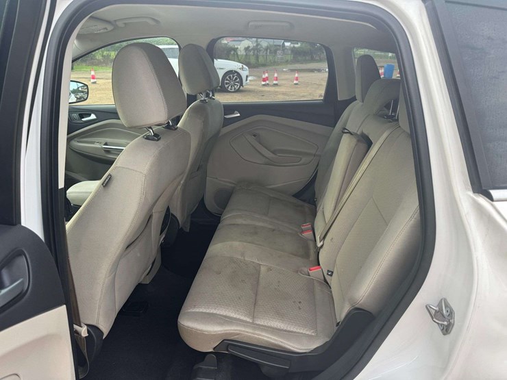 2017-ford-escape-se-image-16