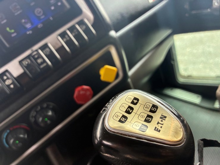 2018-kenworth-w900-image-12