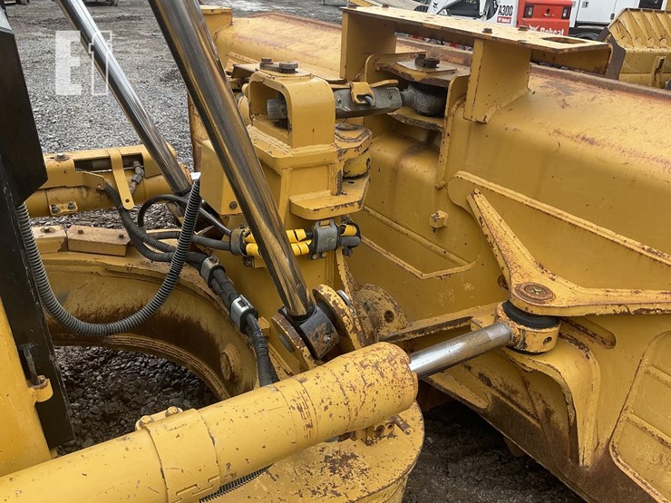 2015-caterpillar-d6t-xl-image-11