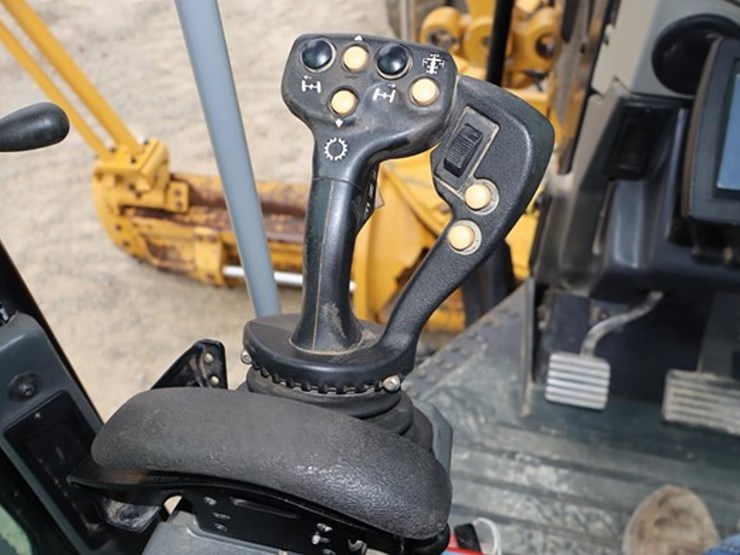 2016-caterpillar-140-image-52