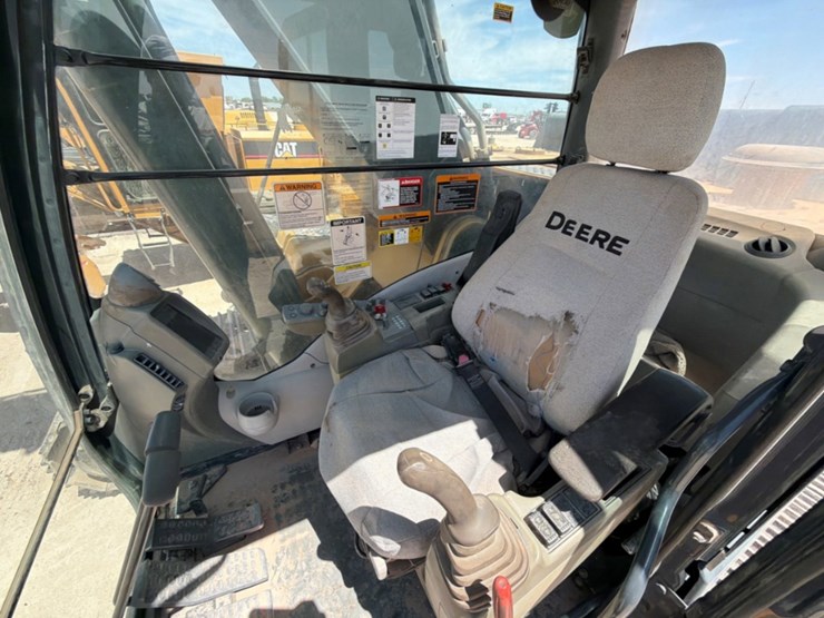 2014-deere-350g-lc-image-8