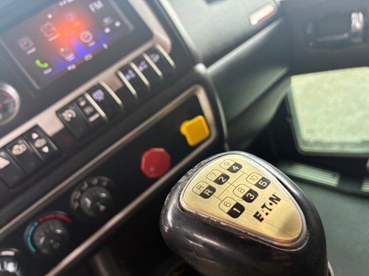 2018-kenworth-w900-image-10