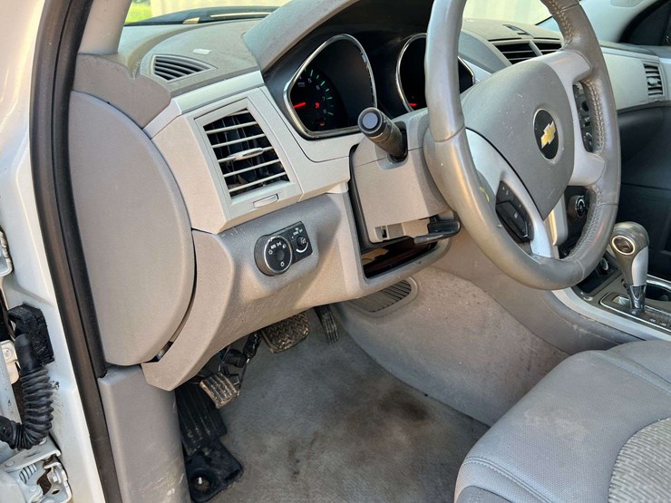 2012-chevrolet-traverse-image-33