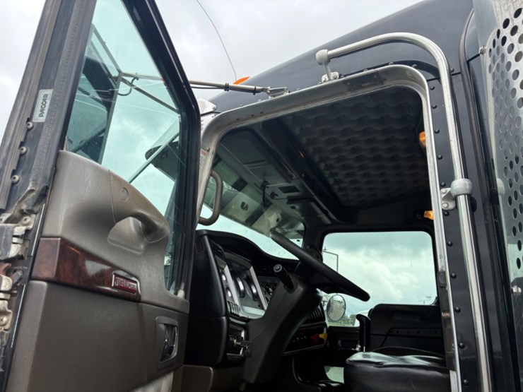 2018-kenworth-w900-image-10