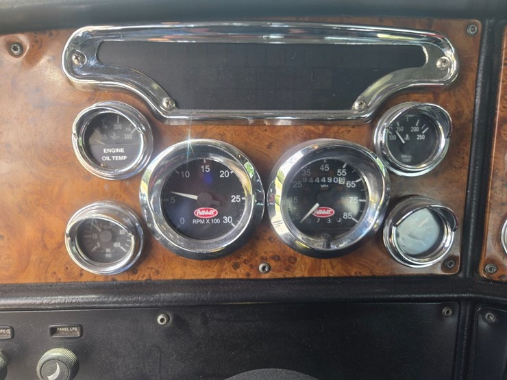 2004-peterbilt-378-image-66
