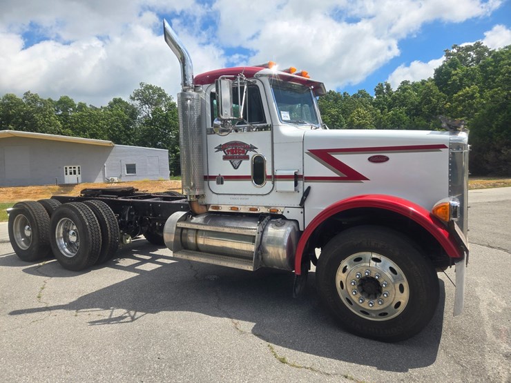2004-peterbilt-378-image-24