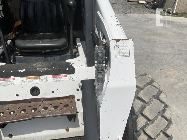 2006-bobcat-s300-image-11