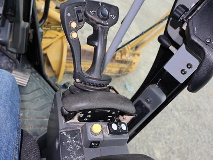 2016-caterpillar-140-image-53