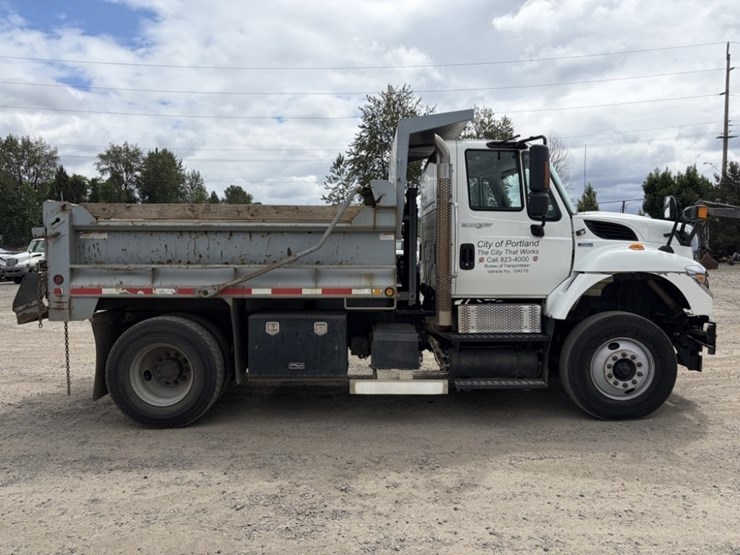 2012-international-7500-dump-truck-image-3