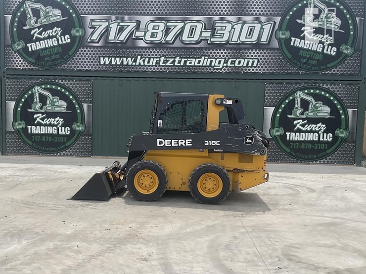 2016-deere-318e-image-1