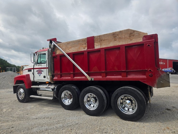 2003-mack-ch613-image-10