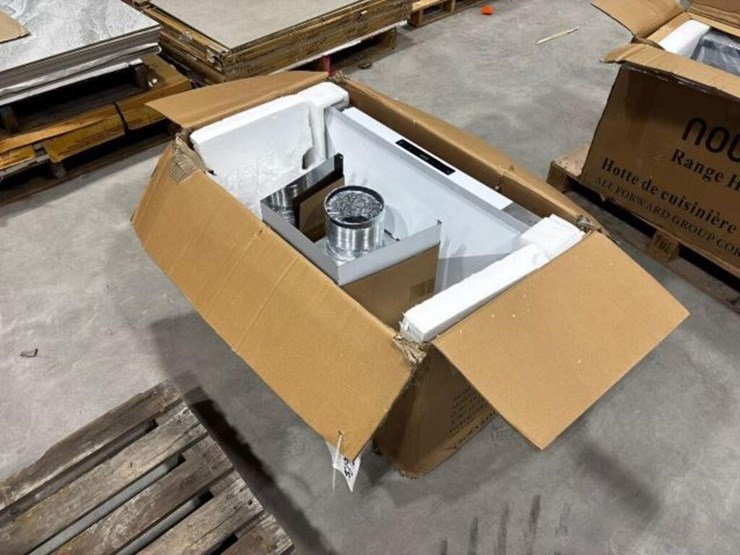 unused-crown-pro-b09-36-in.-stainless-steel-range-image-3