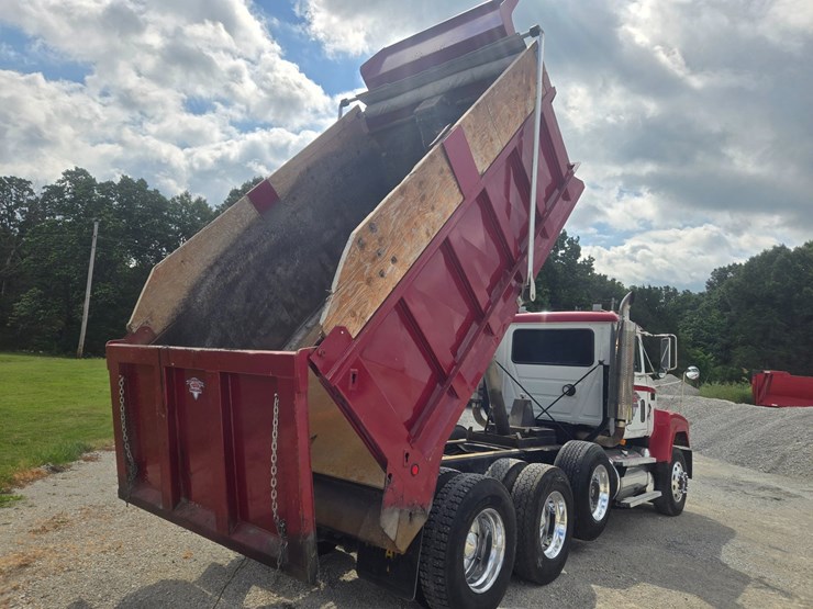 2003-mack-ch613-image-32