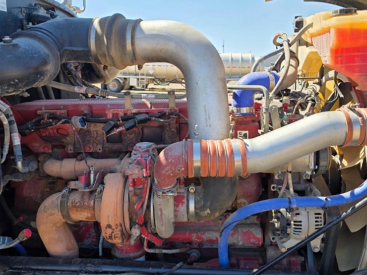 2013-peterbilt-388-image-12