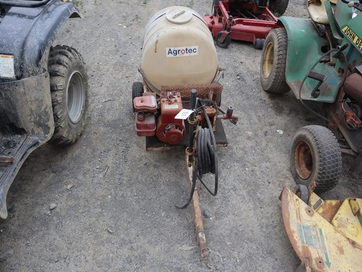 sprayer-on-2-wheeled-cart-image-3