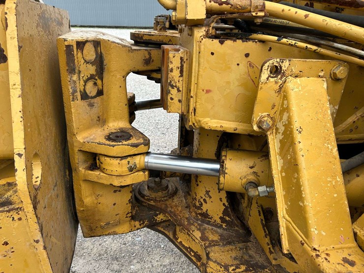 caterpillar-d250e-image-30