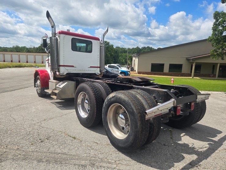 2004-peterbilt-378-image-12