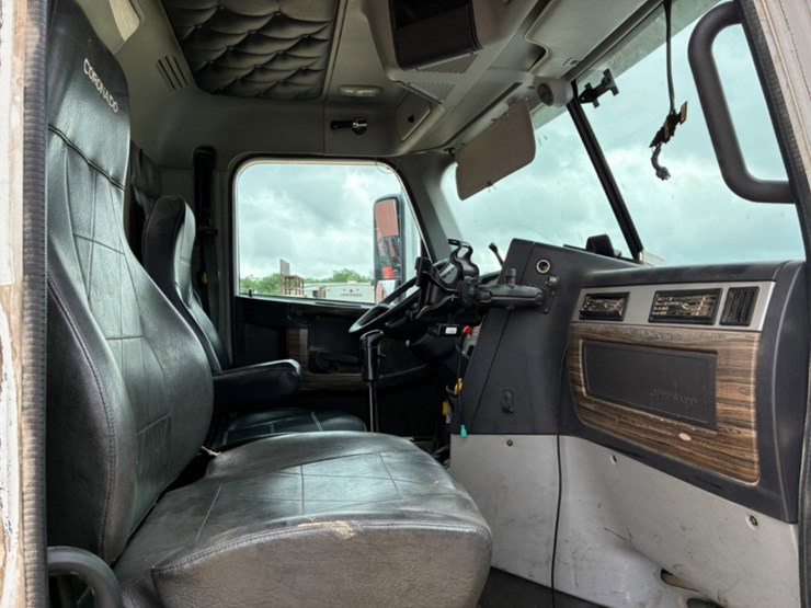 2014-freightliner-coronado-122-sd-image-8