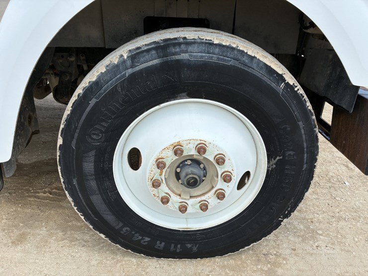2015-freightliner-coronado-122-sd-image-13