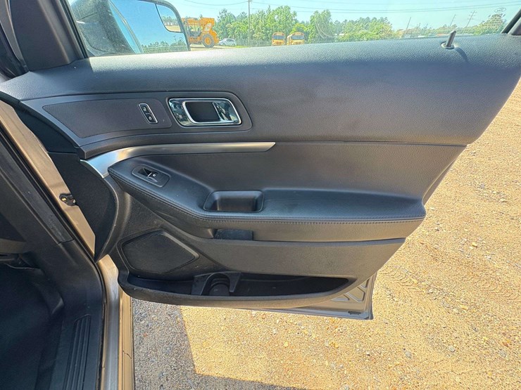 2016-ford-explorer-image-20
