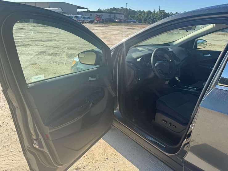 2019-ford-escape-se-image-9