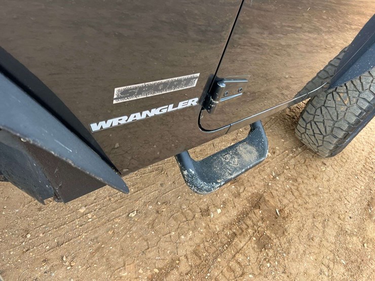 2010-jeep-wrangler-sport-image-12