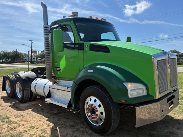 2020-kenworth-t880-image-3