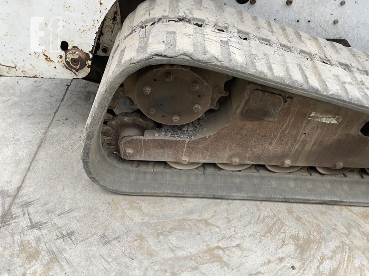 2008-bobcat-t320-image-10