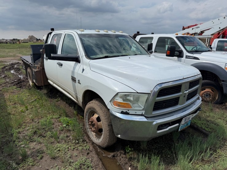 2012-dodge-3500-image-2