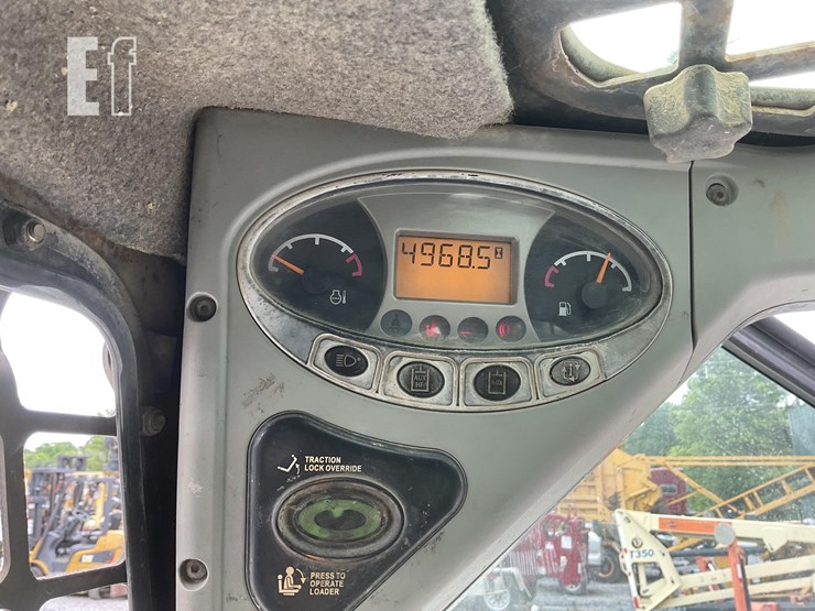 2008-bobcat-t320-image-17