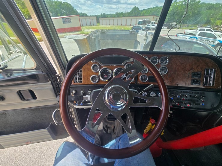2004-peterbilt-378-image-68