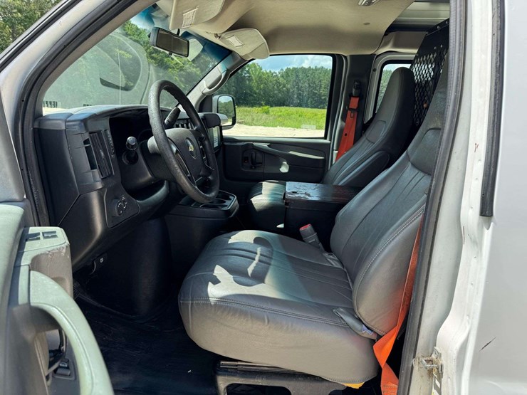 2014-chevrolet-express-2500-image-10
