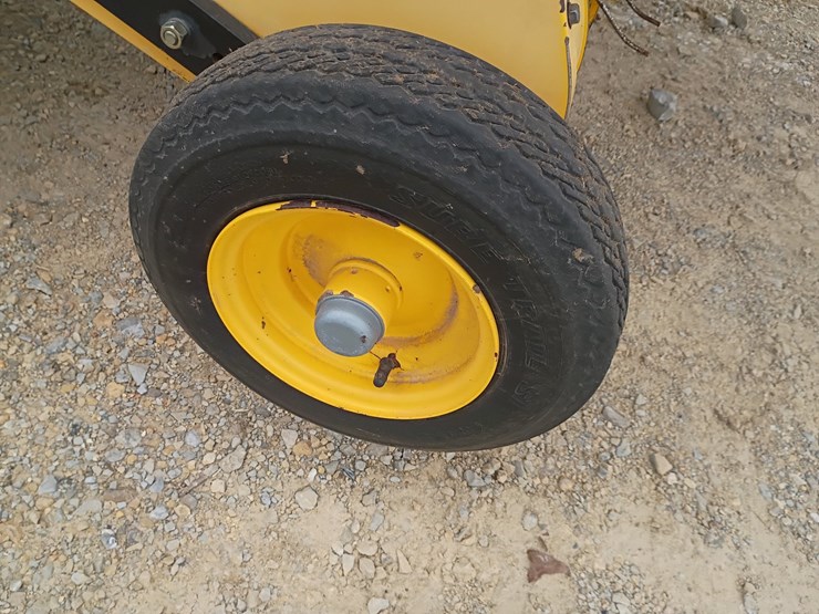 new-holland-br740-image-44
