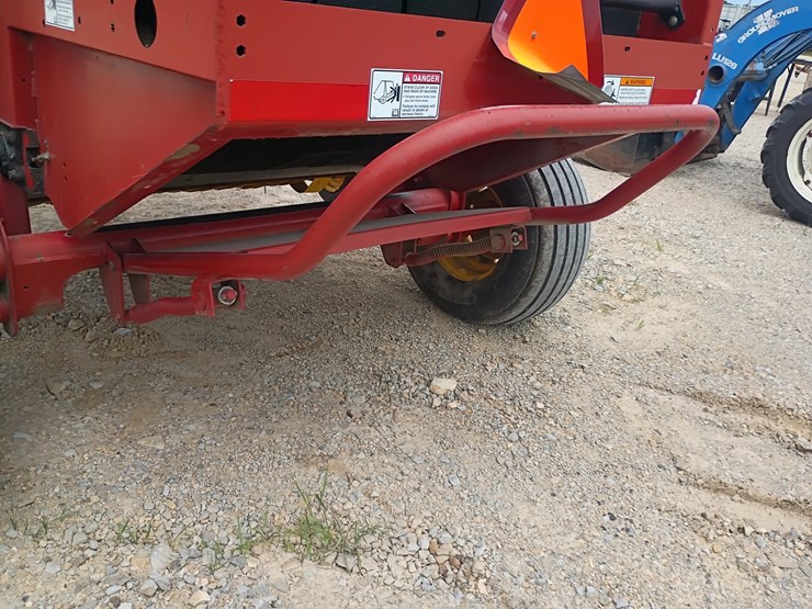 new-holland-br740-image-28