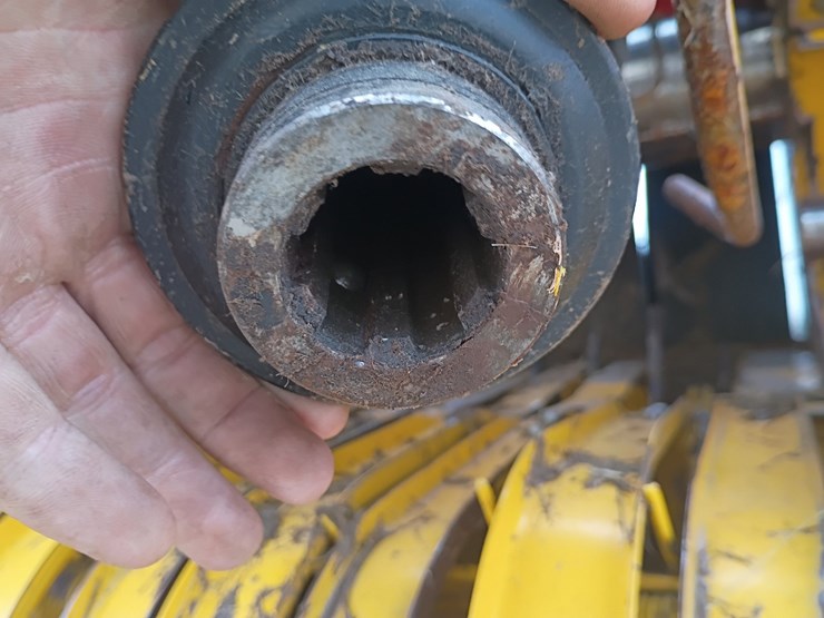 new-holland-br740-image-15