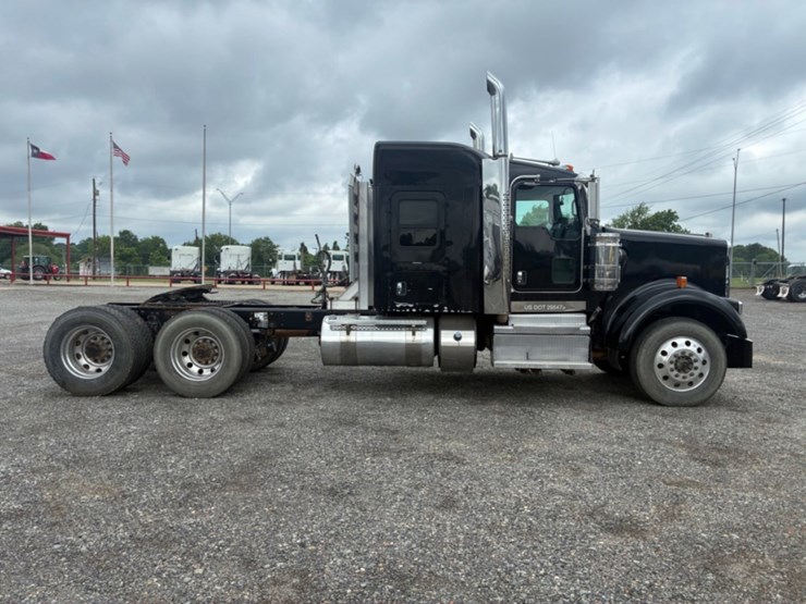 2018-kenworth-w900-image-4