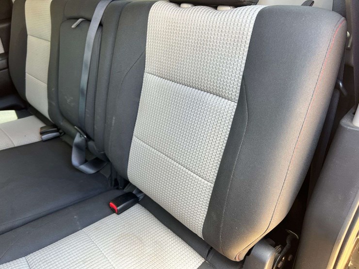 2012-nissan-titan-image-27