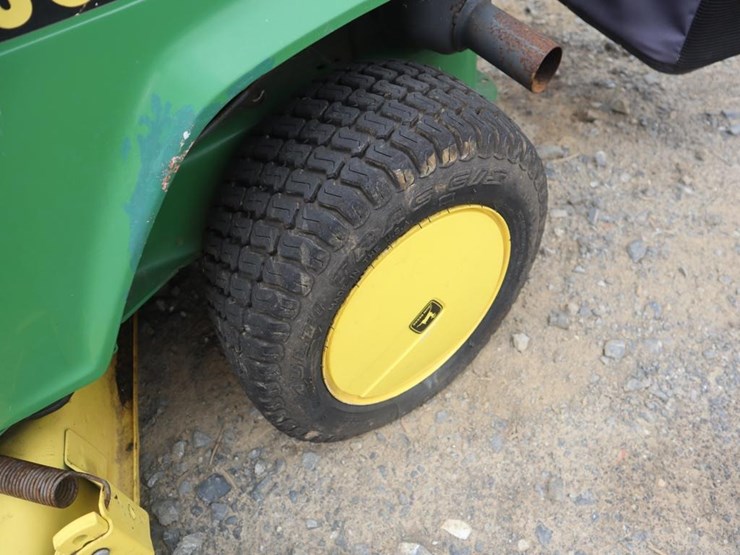 john-deere-riding-mower-image-12