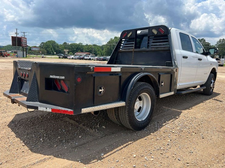 2022-dodge-3500-image-3
