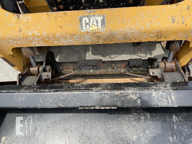 2018-caterpillar-239d-image-13