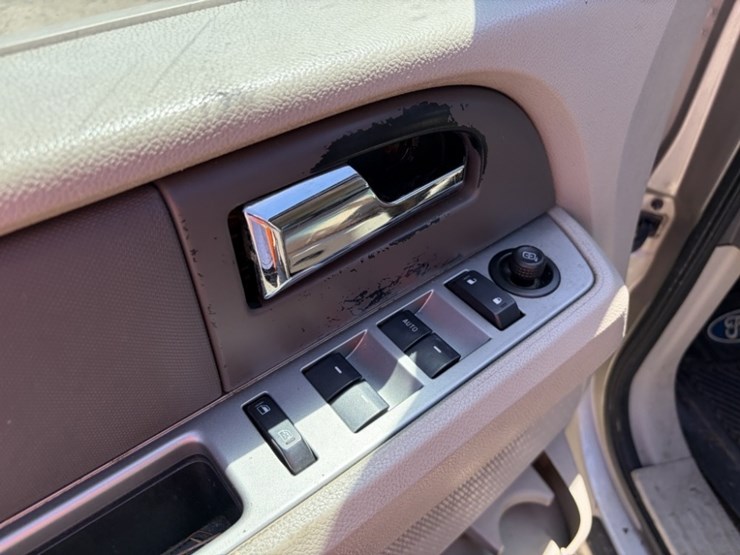 2008-ford-expedition-xlt-image-27