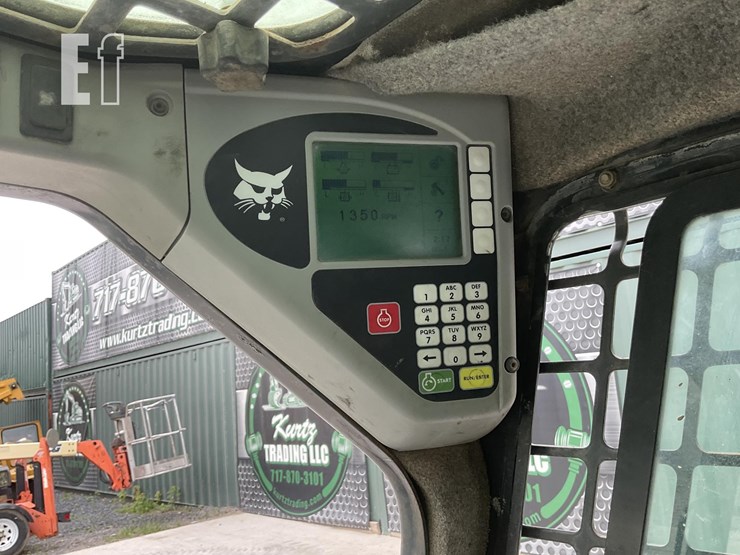 2008-bobcat-t320-image-15
