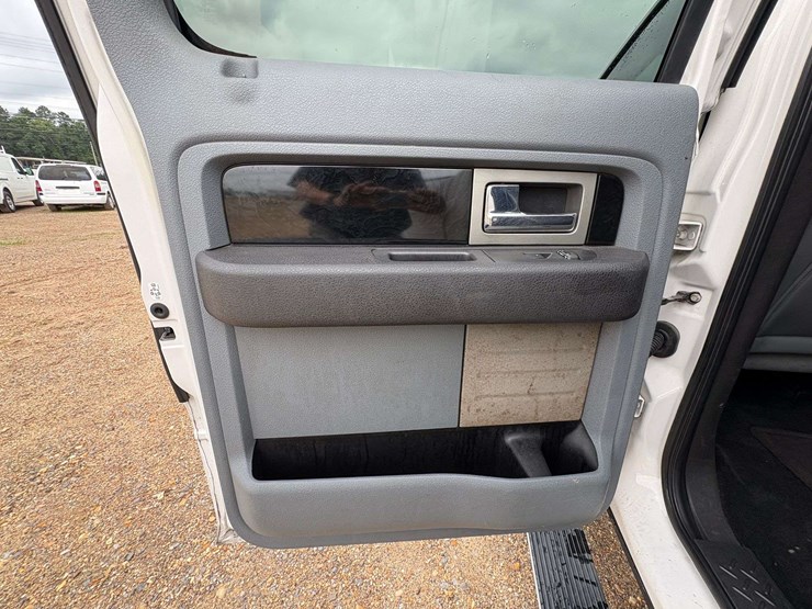 2012-ford-f150-platinum-image-15