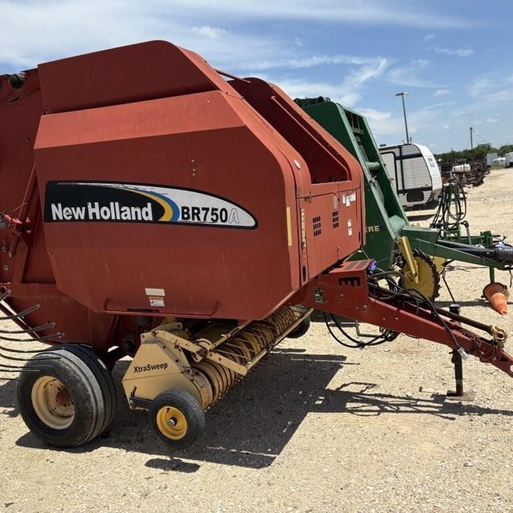 NEW HOLLAND BR750