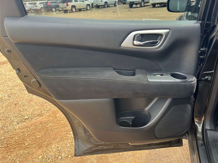 2015-nissan-pathfinder-image-14