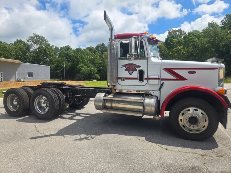 2004-peterbilt-378-image-23