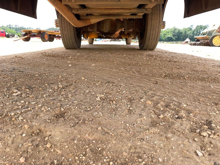 2009-freightliner-b2-image-25