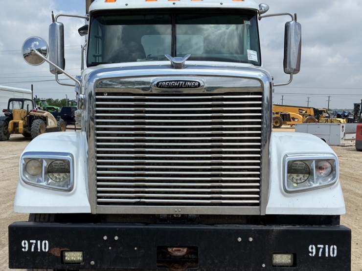 2016-freightliner-coronado-122-sd-image-2