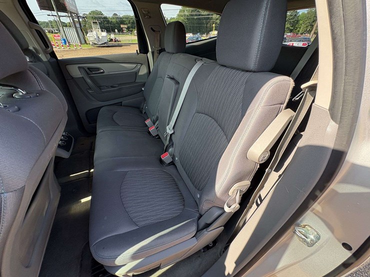 2016-chevrolet-traverse-ls-image-17