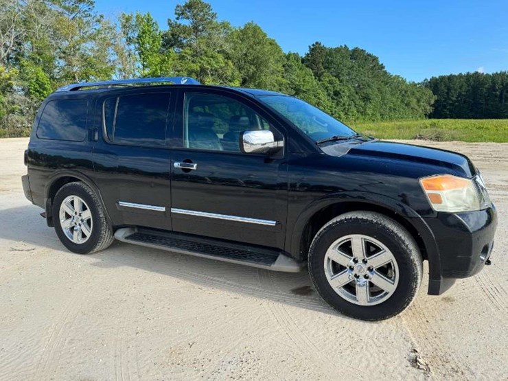 2014-nissan-armada-image-2